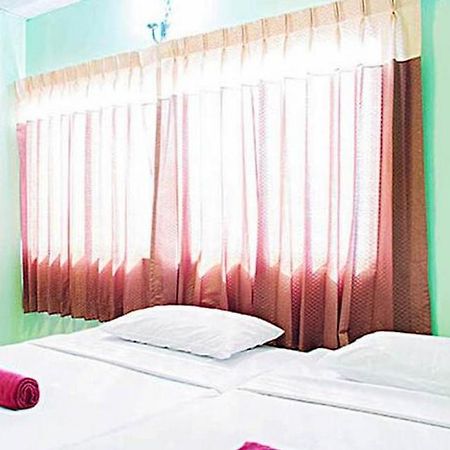 Four Sons Inn Бангкок Экстерьер фото